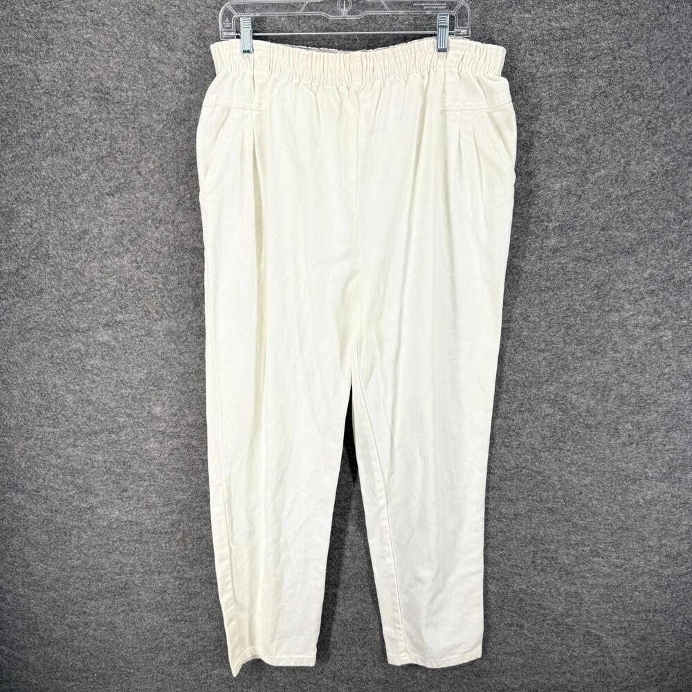 New Carriage Court Women 20 Plus White High Rise Flat Front Chino Straight